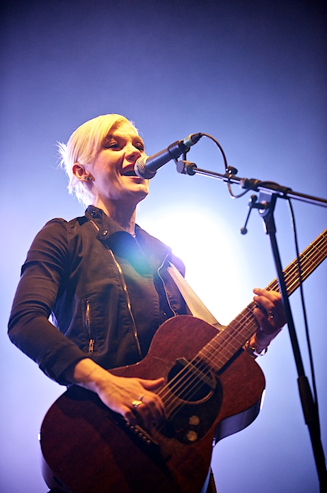 Trixie Whitley Genk on Stage 2013, picture 33, photographed by James Van Roosbroeck - FrontView Magazine