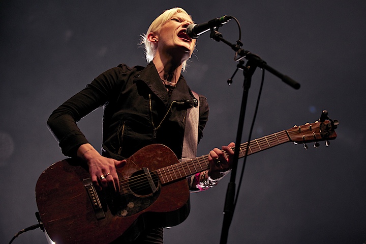 Trixie Whitley Genk on Stage 2013, picture 34, photographed by James Van Roosbroeck - FrontView Magazine