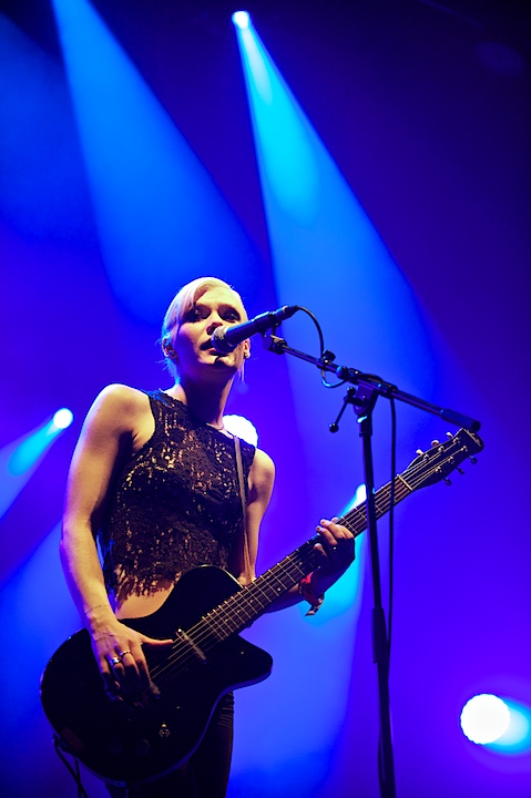 Trixie Whitley Genk on Stage 2013, picture 35, photographed by James Van Roosbroeck - FrontView Magazine