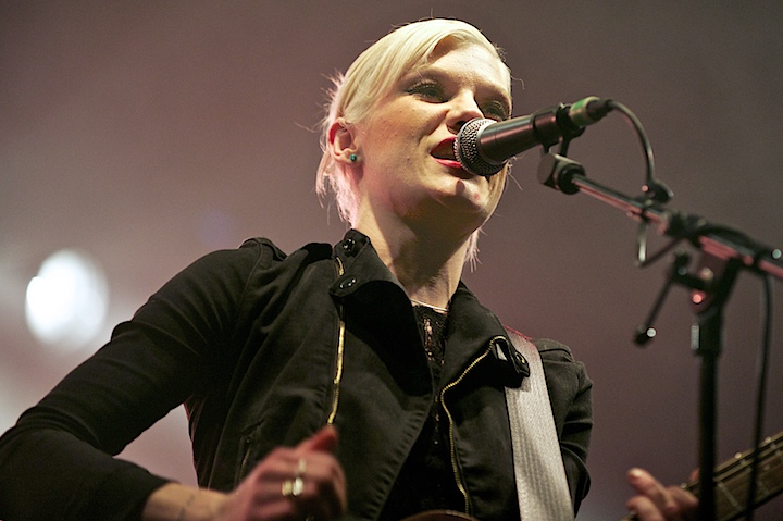 Trixie Whitley Genk on Stage 2013, picture 36, photographed by James Van Roosbroeck - FrontView Magazine