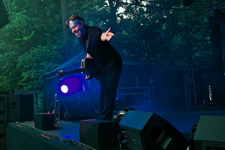 George Thorogood and The Destroyers @ OLT Rivierenhof, picture 1, photographed by James Van Roosbroeck - FrontView Magazine