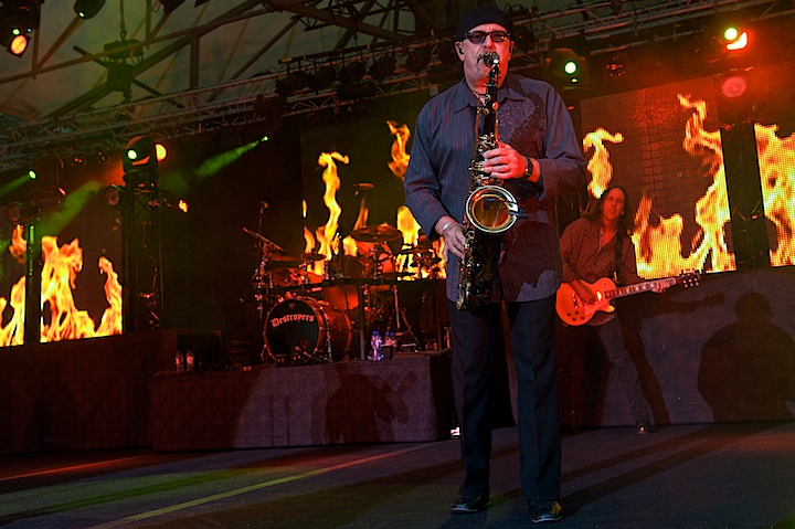 George Thorogood and The Destroyers @ OLT Rivierenhof, picture 2, photographed by James Van Roosbroeck - FrontView Magazine