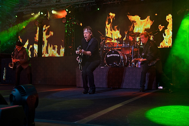 George Thorogood and The Destroyers @ OLT Rivierenhof, picture 3, photographed by James Van Roosbroeck - FrontView Magazine