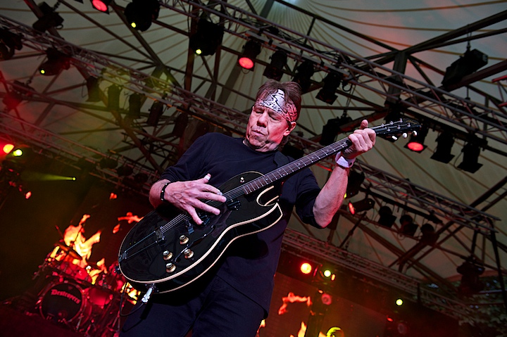 George Thorogood and The Destroyers @ OLT Rivierenhof, picture 5, photographed by James Van Roosbroeck - FrontView Magazine
