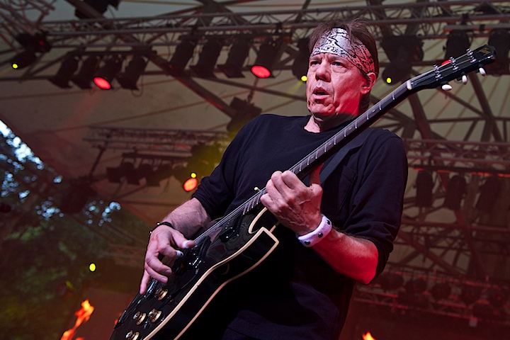 George Thorogood and The Destroyers @ OLT Rivierenhof, picture 6, photographed by James Van Roosbroeck - FrontView Magazine