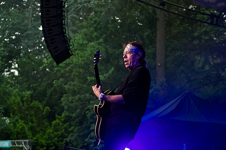 George Thorogood and The Destroyers @ OLT Rivierenhof, picture 8, photographed by James Van Roosbroeck - FrontView Magazine