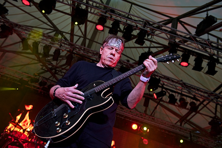 George Thorogood and The Destroyers @ OLT Rivierenhof, picture 10, photographed by James Van Roosbroeck - FrontView Magazine
