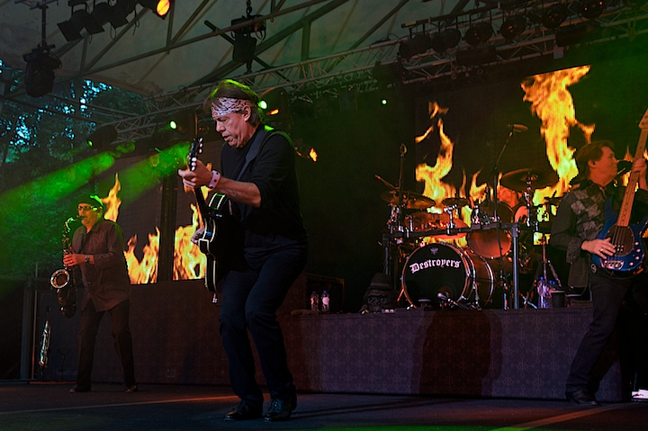 George Thorogood and The Destroyers @ OLT Rivierenhof, picture 12, photographed by James Van Roosbroeck - FrontView Magazine
