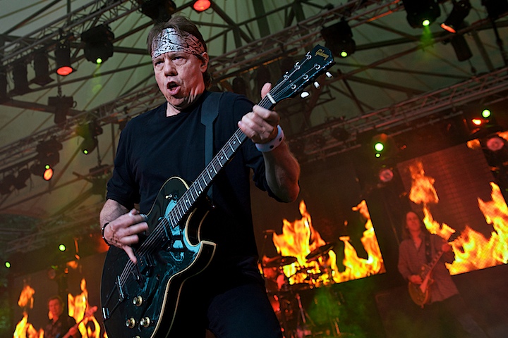 George Thorogood and The Destroyers @ OLT Rivierenhof, picture 15, photographed by James Van Roosbroeck - FrontView Magazine