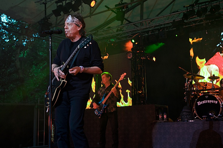 George Thorogood and The Destroyers @ OLT Rivierenhof, picture 18, photographed by James Van Roosbroeck - FrontView Magazine