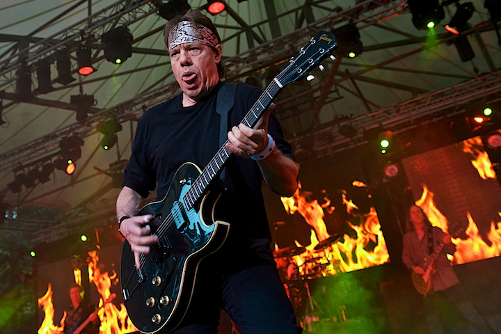 George Thorogood and The Destroyers @ OLT Rivierenhof, picture 20, photographed by James Van Roosbroeck - FrontView Magazine