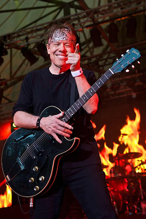 George Thorogood and The Destroyers @ OLT Rivierenhof, picture 22, photographed by James Van Roosbroeck - FrontView Magazine