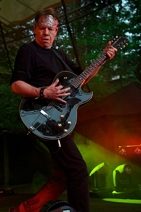 George Thorogood and The Destroyers @ OLT Rivierenhof, picture 27, photographed by James Van Roosbroeck - FrontView Magazine