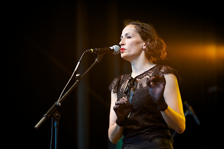 The Jacquelines @ Genk on Stage 2013, foto 18, foto's door James Van Roosbroeck - FrontView Magazine