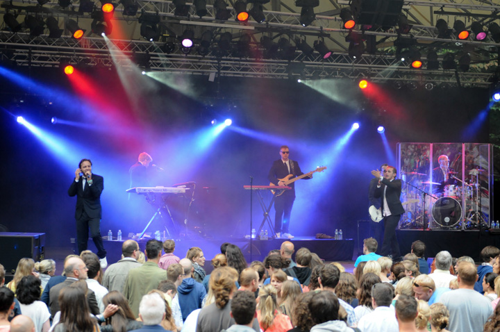 Cookies & Cream @ Openluchttheater Rivierenhof, picture 14, photographed by Youri Vanlommel - FrontView Magazine