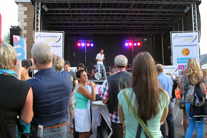Maarten Cox @ Vlaanderen Zingt in Maasmechelen, picture 2, photographed by Heidi Elen - FrontView Magazine