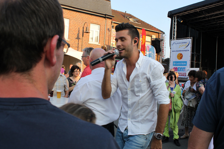 Maarten Cox @ Vlaanderen Zingt in Maasmechelen, picture 4, photographed by Heidi Elen - FrontView Magazine