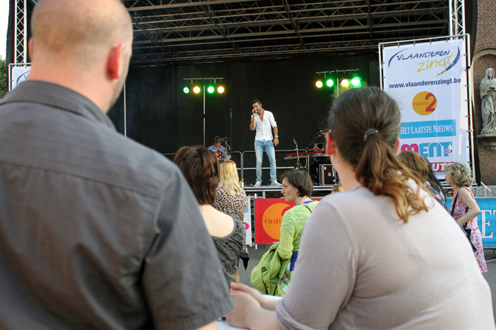 Maarten Cox @ Vlaanderen Zingt in Maasmechelen, picture 8, photographed by Heidi Elen - FrontView Magazine