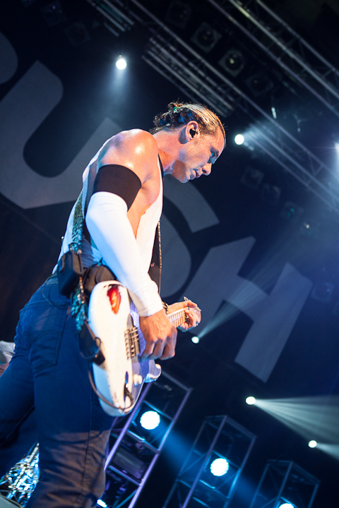 Bush @ Effenaar, picture 12, photographed by Dorien Goetschalckx - FrontView Magazine