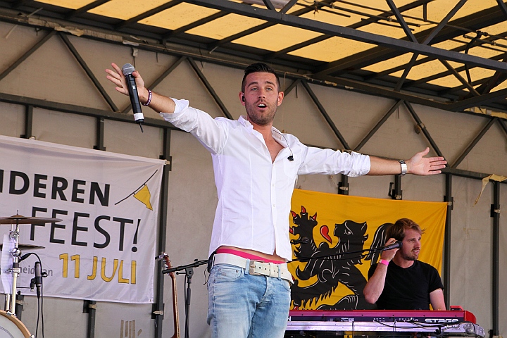 Maarten Cox @ Vlaanderen Zingt in Bilzen, picture 7, photographed by Heidi Elen - FrontView Magazine