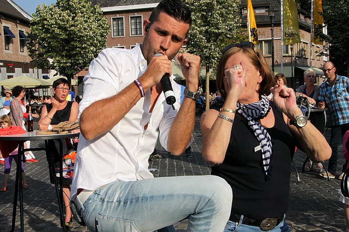 Maarten Cox @ Vlaanderen Zingt in Bilzen, picture 8, photographed by Heidi Elen - FrontView Magazine