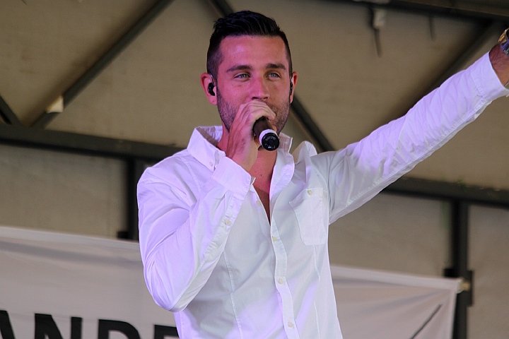 Maarten Cox @ Vlaanderen Zingt in Bilzen, picture 15, photographed by Heidi Elen - FrontView Magazine