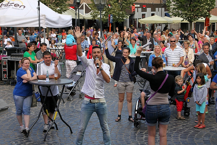 Maarten Cox @ Vlaanderen Zingt in Bilzen, picture 17, photographed by Heidi Elen - FrontView Magazine
