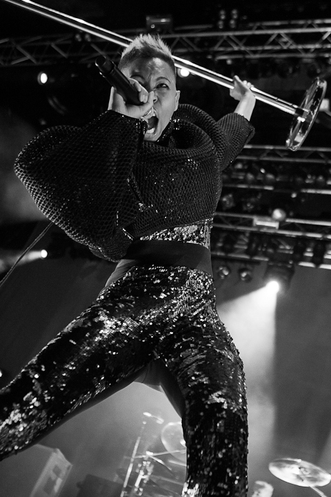 Skunk Anansie @ 013, picture 3, photographed by Dorien Goetschalckx - FrontView Magazine