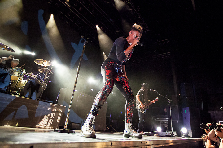 Skunk Anansie @ 013, picture 9, photographed by Dorien Goetschalckx - FrontView Magazine