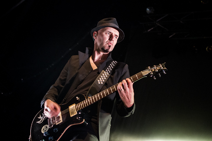 Skunk Anansie @ 013, picture 13, photographed by Dorien Goetschalckx - FrontView Magazine