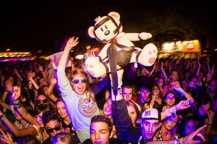 Steve Aoki @ Les Ardentes, picture 4, photographed by Tom Stessens - FrontView Magazine