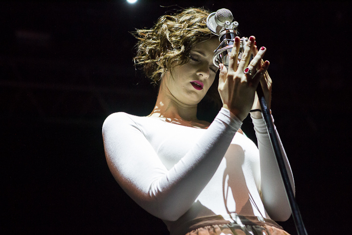 Hooverphonic @ Rock Zottegem 2013, picture 9, photographed by Dorien Goetschalckx - FrontView Magazine