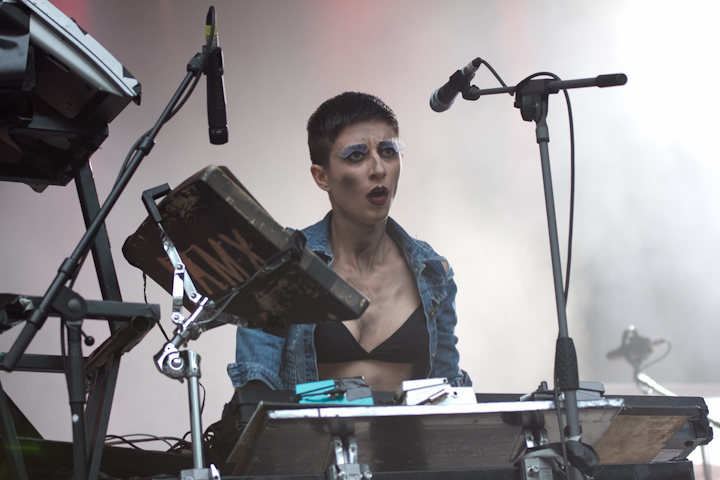 IAMX @ Les Ardentes, foto 2, foto's door Nick De Gregorio - FrontView Magazine