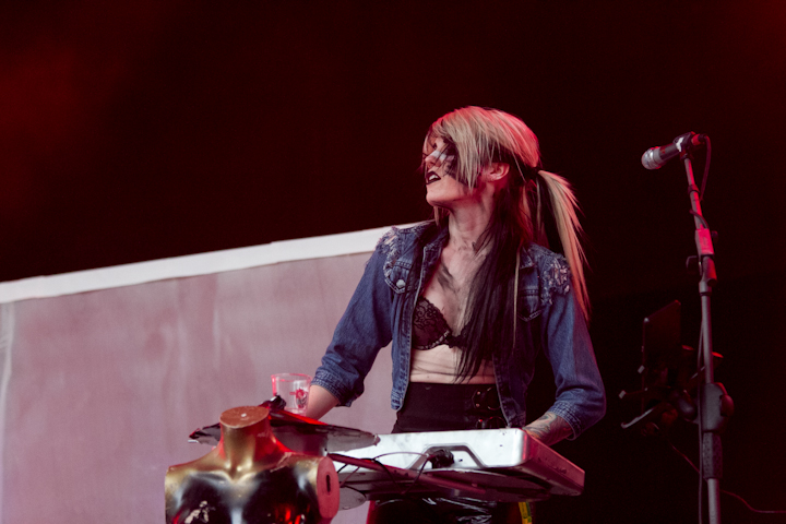 IAMX @ Les Ardentes, foto 8, foto's door Nick De Gregorio - FrontView Magazine