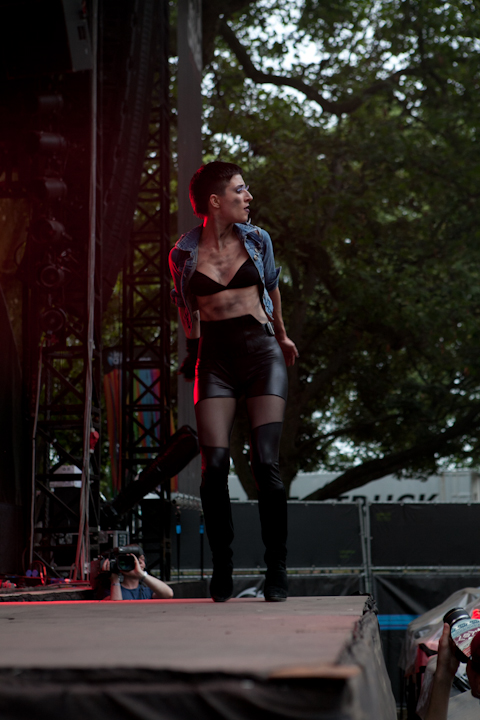 IAMX @ Les Ardentes, foto 15, foto's door Nick De Gregorio - FrontView Magazine
