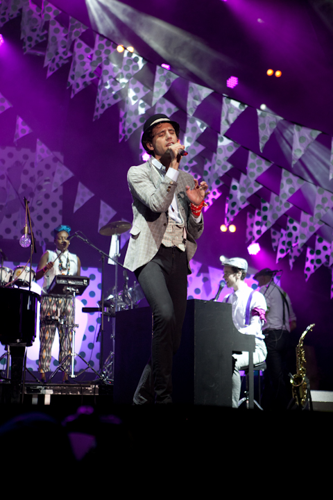 Mika @ Les Ardentes, picture 2, photographed by Nick De Gregorio - FrontView Magazine