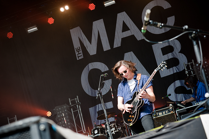 The Maccabees @ Les Ardentes, picture 5, photographed by FrontView Magazine