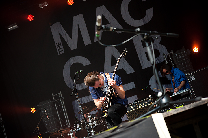The Maccabees @ Les Ardentes, picture 8, photographed by FrontView Magazine