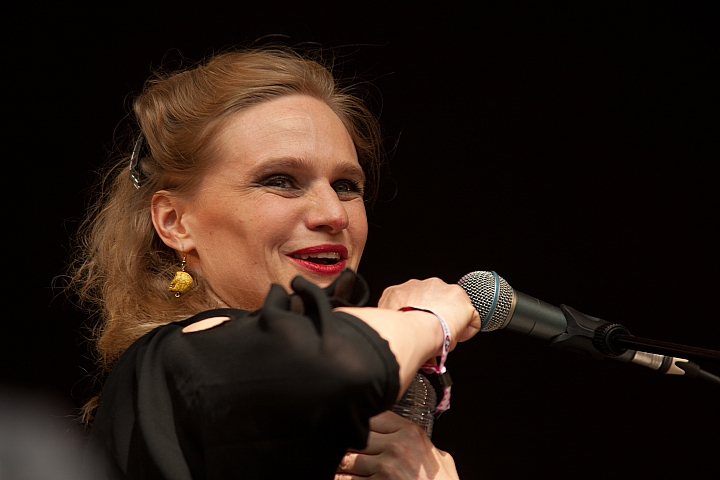 An Pierle Les Ardentes 2013, picture 11, photographed by Philippe Janssens - FrontView Magazine