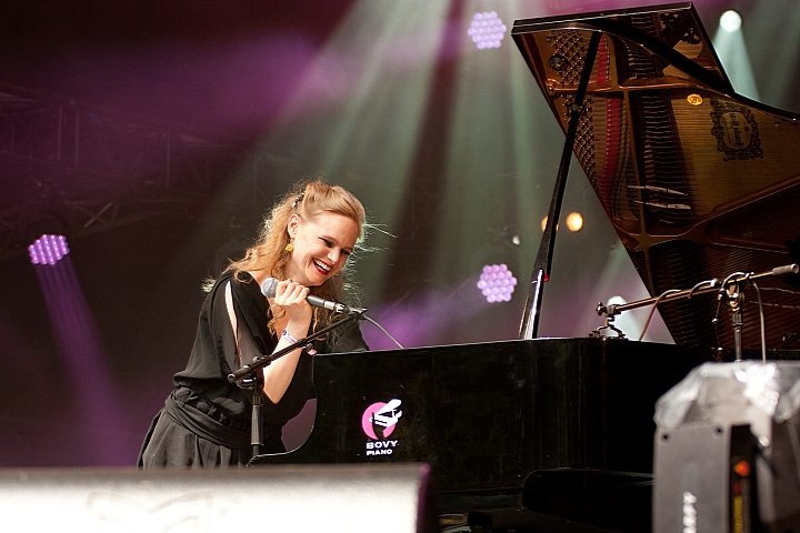 An Pierle Les Ardentes 2013, picture 12, photographed by Philippe Janssens - FrontView Magazine