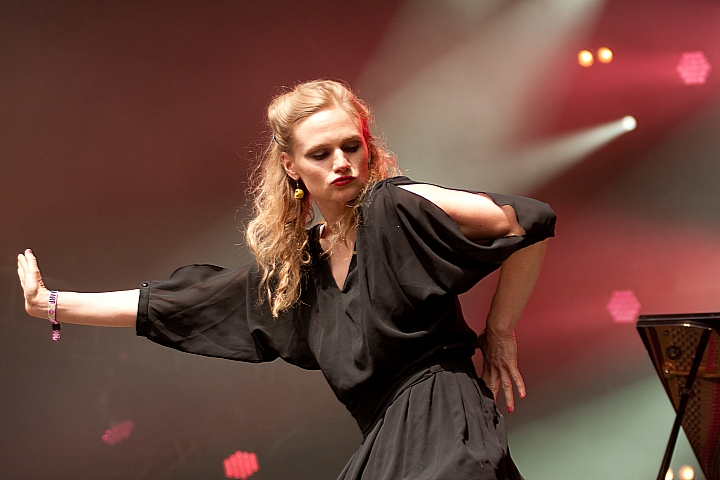 An Pierle Les Ardentes 2013, picture 15, photographed by Philippe Janssens - FrontView Magazine