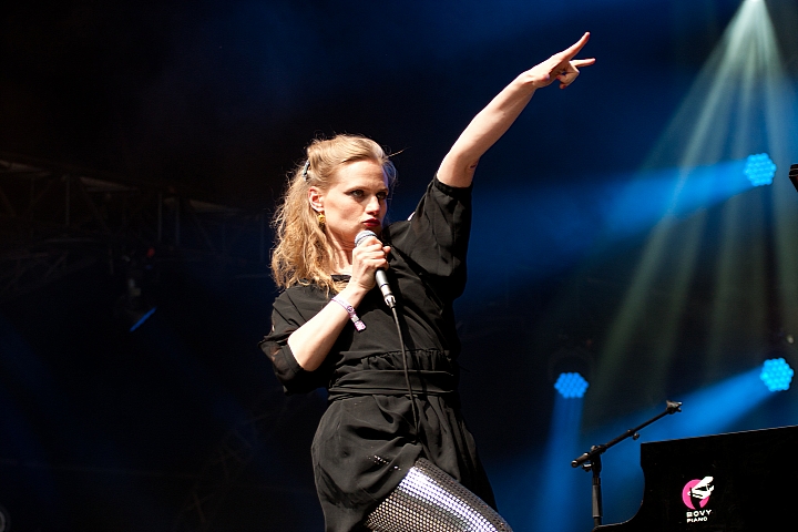 An Pierle Les Ardentes 2013, picture 20, photographed by Philippe Janssens - FrontView Magazine