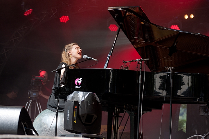 An Pierle Les Ardentes 2013, picture 21, photographed by Philippe Janssens - FrontView Magazine