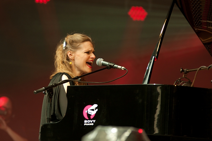 An Pierle Les Ardentes 2013, picture 22, photographed by Philippe Janssens - FrontView Magazine