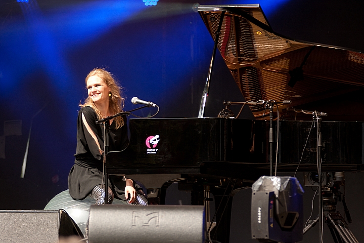 An Pierle Les Ardentes 2013, picture 27, photographed by Philippe Janssens - FrontView Magazine