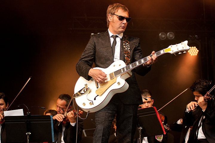 Hooverphonic Les Ardentes 2013, picture 4, photographed by Philippe Janssens - FrontView Magazine