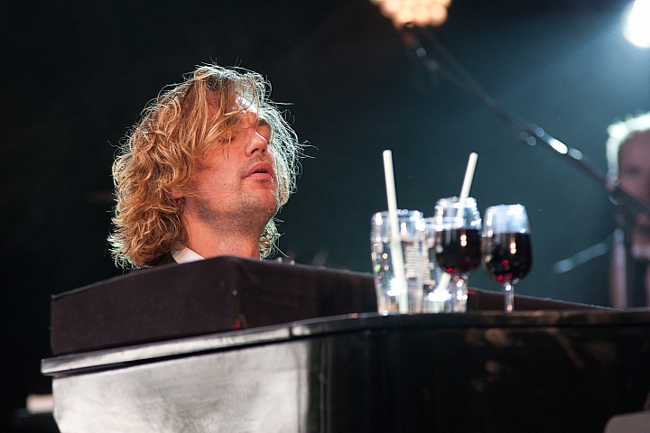 Hooverphonic Les Ardentes 2013, picture 5, photographed by Philippe Janssens - FrontView Magazine