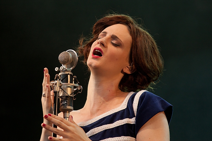 Hooverphonic Les Ardentes 2013, picture 8, photographed by Philippe Janssens - FrontView Magazine