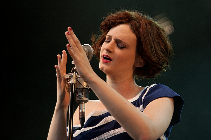 Hooverphonic Les Ardentes 2013, picture 11, photographed by Philippe Janssens - FrontView Magazine
