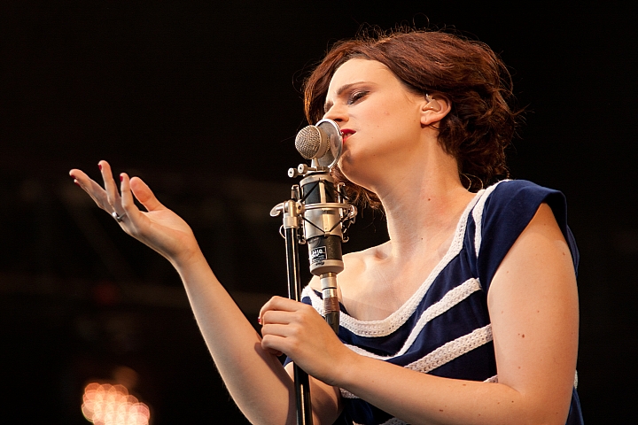 Hooverphonic Les Ardentes 2013, picture 17, photographed by Philippe Janssens - FrontView Magazine